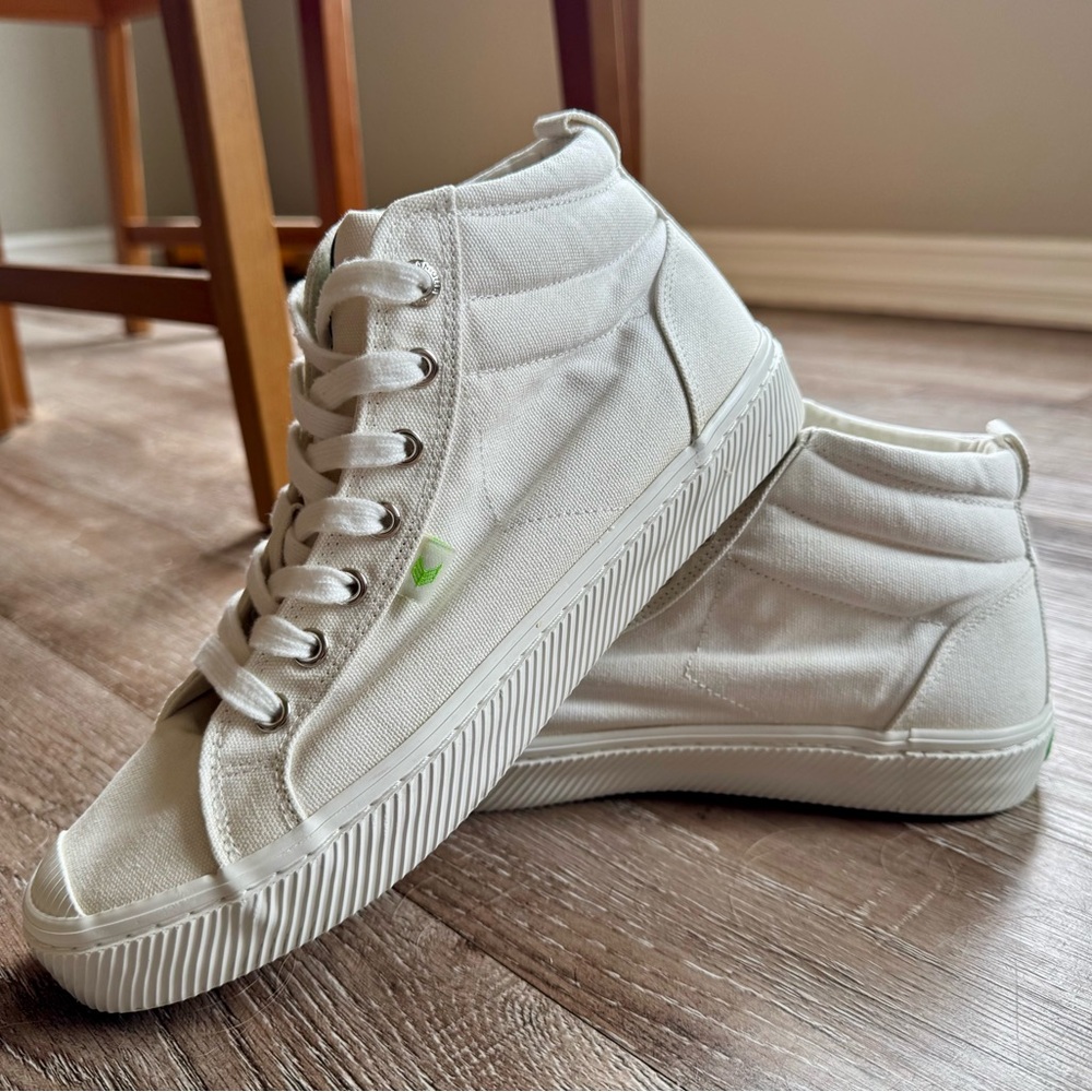 Cariuma OCA High Tops - size 9 women’s/7.5 men’s